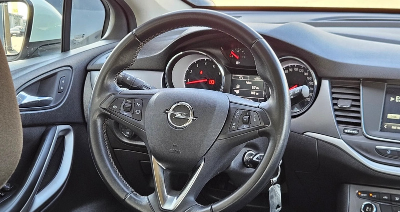Opel Astra cena 46500 przebieg: 208500, rok produkcji 2017 z Brzeziny małe 211